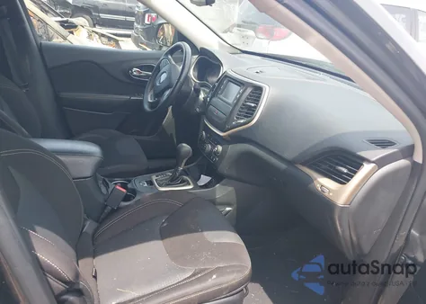 2016 Jeep Cherokee Latitude z USA, uszkodzony, nr VIN 1C4PJLCB5GW200485